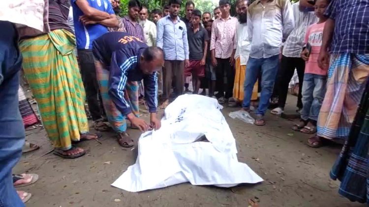 ঝালকাঠিতে বিআরটিসি বাস চালকের জুলন্ত মরদেহ উদ্ধার