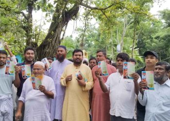 রাজাপুরে তারেক রহমানের ৩১ দফা কর্মসূচির লিফলেট বিতরণ