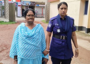 ঝালকাঠিতে চেক জালিয়াতি মামলায় অবসরপ্রাপ্ত শিক্ষক গ্রেফতার