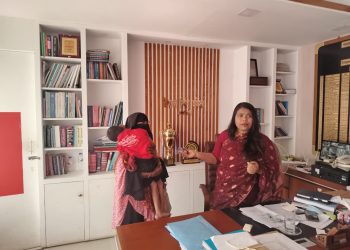 অসহায় একটি পরিবারের পাশে উপজেলা প্রশাসন