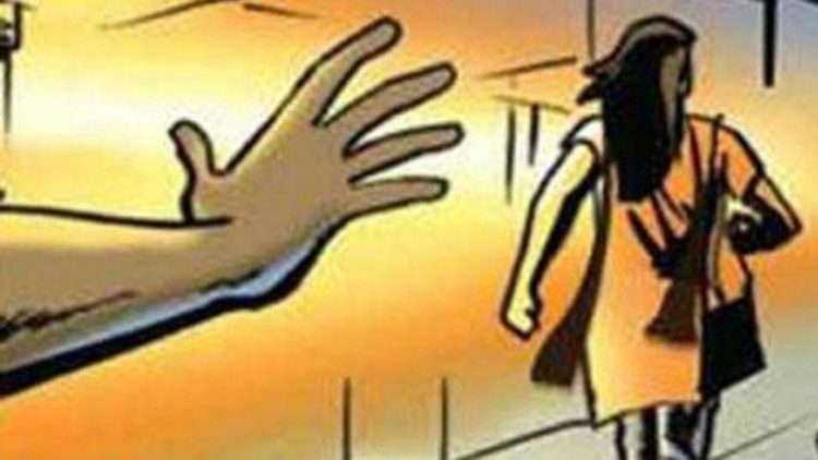 কাঠালিয়ায় ছাত্রী উত্ত্যক্তে বাঁধা দেয়ায় বখাটের হামলায় প্রধান শিক্ষকসহ আহত-৩