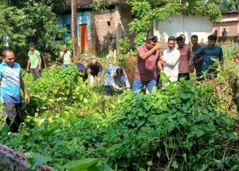 নলছিটি পৌরসভার মল্লিকপুর গোরস্থান পরিস্কার করলো পৌর স্বেচ্ছাসেবক দল
