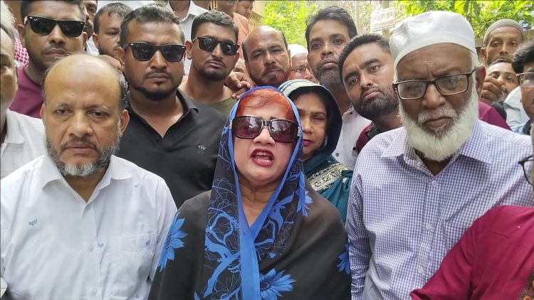 ঝালকাঠিতে ইসরাত সুলতানা ইলেন ভুট্টোর গনসংযোগ