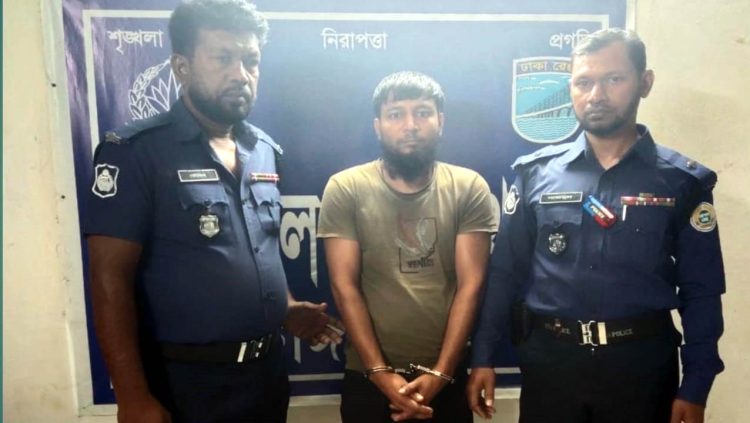 ঝালকাঠিতে চার মামলার পলাতক আসামি গ্রেপ্তার