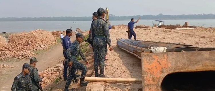 কাঠালিয়ায় ৫টি অবৈধ ইটভাটায় গুঁড়িয়ে দিলেন নির্বাহী ম্যাজিস্ট্রেট