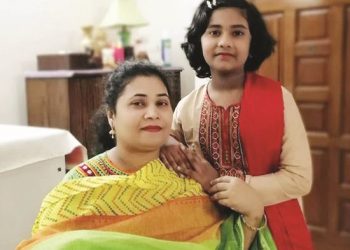 ঢাকার মোহাম্মদপুরে মা ও মেয়ে হত্যার ঘটনায় মুল আসামি গৃহকর্মী আয়েশা ও তার স্বামী রাব্বিকে ঝালকাঠির নলছিটি থেকে গ্রেপ্তার করেছে মোহাম্মদপুর পুলিশ।