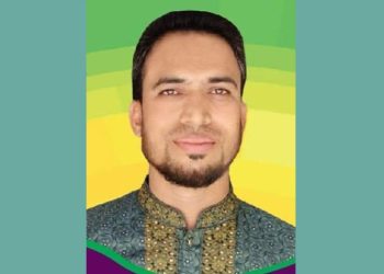 কাঠালিয়ার শৌলজালিয়া ইউনিয়ন যুবলীগের ভারপ্রাপ্ত সভাপতি সজলকে আটক করছে পুলিশ