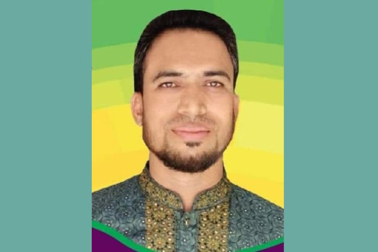 কাঠালিয়ার শৌলজালিয়া ইউনিয়ন যুবলীগের ভারপ্রাপ্ত সভাপতি সজলকে আটক করছে পুলিশ