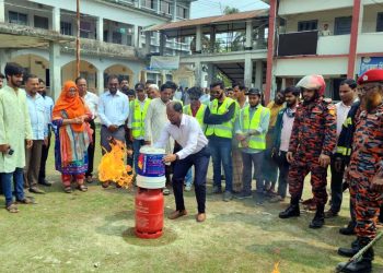 কাঠালিয়ায় জাতীয় দুর্যোগ প্রস্তুতি দিবস উপলক্ষে ভূমিকম্প ও অগ্নিনিরাপত্তা মহড়া অনুষ্ঠিত