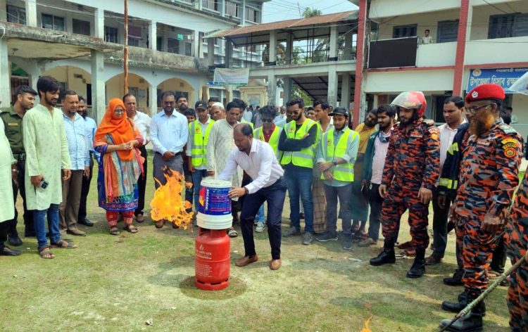 কাঠালিয়ায় জাতীয় দুর্যোগ প্রস্তুতি দিবস উপলক্ষে ভূমিকম্প ও অগ্নিনিরাপত্তা মহড়া অনুষ্ঠিত
