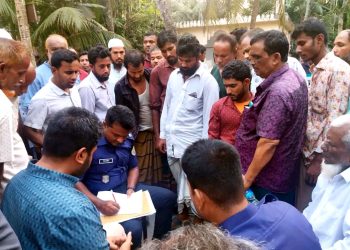 রাজাপুরে ঘর মেরামতের সময় টিনের চালা থেকে পা ফসকে পড়ে কাঠমিস্ত্রীর মৃত্যু