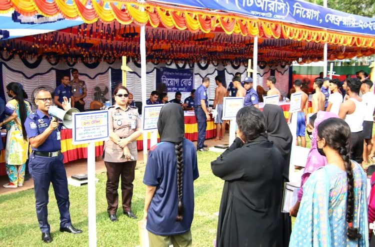 ঝালকাঠিতে ট্রেইনি রিক্রুট কনস্টেবল (টিআরসি) নিয়োগের প্রথম দিনের কার্যক্রম সম্পন্ন