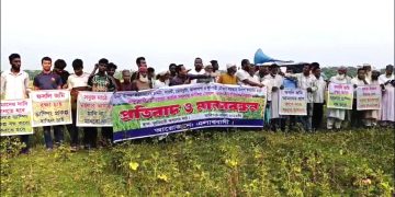 ঝালকাঠিতে ফসলি জমিতে ডাম্পিং স্টেশন স্থাপনের প্রতিবাদে মানববন্ধন 