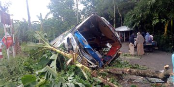 ঝালকাঠিতে নিয়ন্ত্রন হারিয়ে বাস খাদে পড়ে ১০ যাত্রী আহত