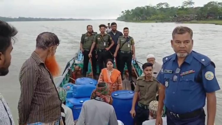 রাজাপুরে তিন জেলেকে কারাদণ্ড ও চারটি অবৈধ বেহুন্দি পুড়িয়ে ধ্বংস