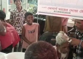 পকেটমারের সন্দেহে জনসম্মুখে বৃদ্ধাকে ন্যাড়া করে ভিডিও ছড়ানো অভিযোগ