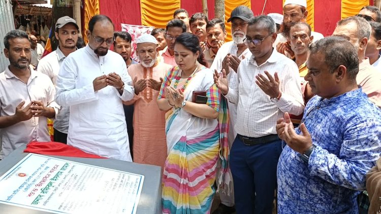 রাজাপুরে দুইটি এইচবিবি সড়ক নির্মাণ কাজের উদ্বোধন করলেন এমপি জামাল