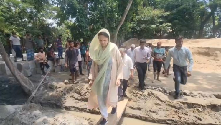 ঝালকাঠিতে নদীভাঙন কবলিত এলাকা পরিদর্শনে এমপি জীবা আমিনা খান