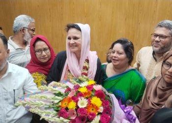 নারী সংরক্ষিত আসনের এমপি জীবা আমিনা খানকে হাজার হাজার নেতাকর্মীদের ফুলেল শুভেচ্ছা