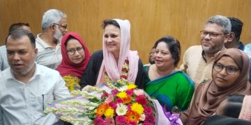 নারী সংরক্ষিত আসনের এমপি জীবা আমিনা খানকে হাজার হাজার নেতাকর্মীদের ফুলেল শুভেচ্ছা