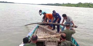 ঝালকাঠির রাজাপুরে বিষখালী নদীতে নিষিদ্ধ জাল বন্ধে অভিযান