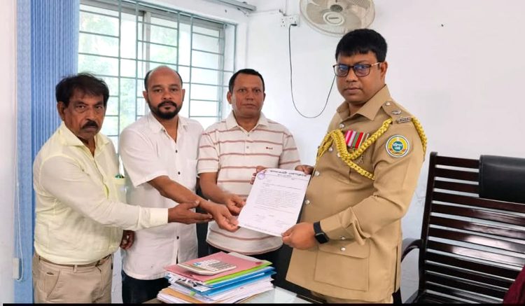 সাংবাদিক লিপুর হামলাকারীদের গ্রেফতারের দাবিতে ঝালকাঠি প্রেসক্লাবের স্মারকলিপি