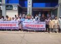 ইসলামী ব্যাংক পুনঃদখল চক্রান্তরে প্রতবিাদে ঝালকাঠতিে মানববন্ধন