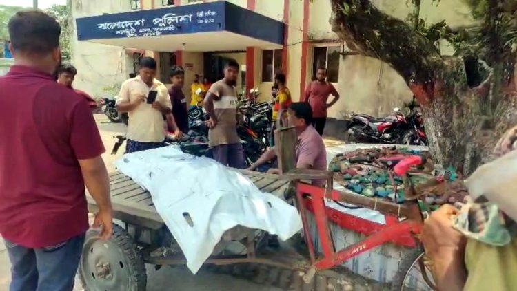 ঝালকাঠির নলছিটিতে ট্রলি উল্টে মালিক নিহত