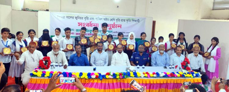 কাঠালিয়া বৃত্তিপ্রাপ্ত কৃতি শিক্ষার্থীদের সংবর্ধনা