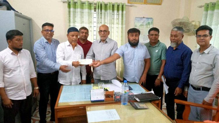 ঝালকাঠি বেসরকারি সংস্থা আশার চিকিৎসা সহায়তার চেক প্রদান
