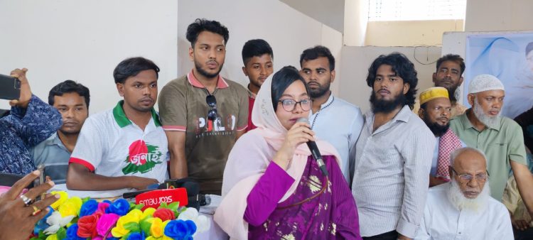 কাঠালিয়ায় সংরক্ষিত নারী আসনের সংসদ সদস্য মাহমুদা আলম মিতুকে সংবর্ধনা