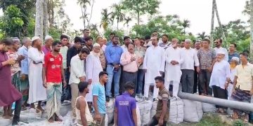 বিষখালী নদীর ভাঙন রোধে জিও ব্যাগ ফেলার উদ্বোধন করলেন এমপি রফিকুল ইসলাম জামাল