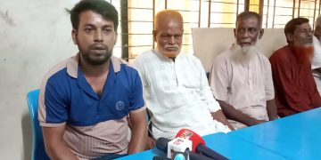 ঝালকাঠিতে মামলা তুলে নিতে বাদীকে হুমকী: দুই আসামি গ্রেফতার