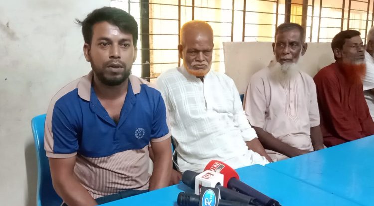 ঝালকাঠিতে মামলা তুলে নিতে বাদীকে হুমকী: দুই আসামি গ্রেফতার