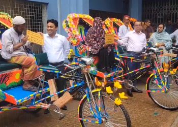 ঝালকাঠিতে পৌরসভা ও শহর সমাজসেবা কার্যালয়ের উদ্যোগে অটো রিকশা বিতরণ