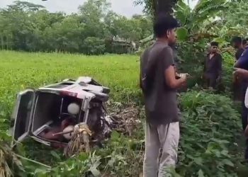ঝালকাঠিতে রোগী নিয়ে এম্বুলেন্স খাদে খাদে পড়ে: রোগী সহ আহত ৬
