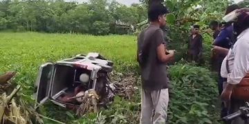ঝালকাঠিতে রোগী নিয়ে এম্বুলেন্স খাদে খাদে পড়ে: রোগী সহ আহত ৬