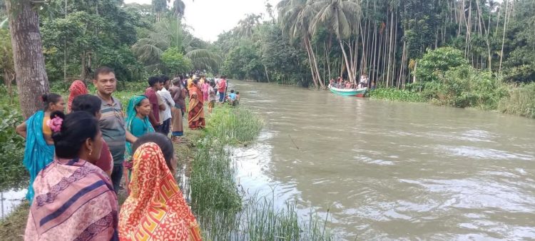 ঝালকাঠির ভিমরুলী খালে ঝাঁপ দিয়ে নিখোঁজ কিশোর, উদ্ধার