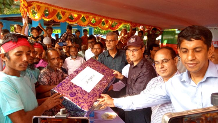 ঝালকাঠিতে নৌকা বাইচ প্রতিযোগিতা অনুষ্ঠিত