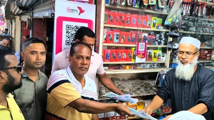 বামনায় বাজারমূল্য নিয়ন্ত্রণে স্বেচ্ছাসেবক দলের লিফলেট বিতরণ
