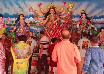 ঝালকাঠিতে মহাদশমীতে মণ্ডপে মণ্ডপে বিদায়ের সুর,ভক্তদের ভিড়