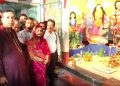 ঝালকাঠির মণ্ডপে মণ্ডপে দর্শনার্থীদের ভিড়, প্রধানমন্ত্রীর পক্ষ থেকে অনুদান দিলেন এমপি ইলেন ভূট্টো